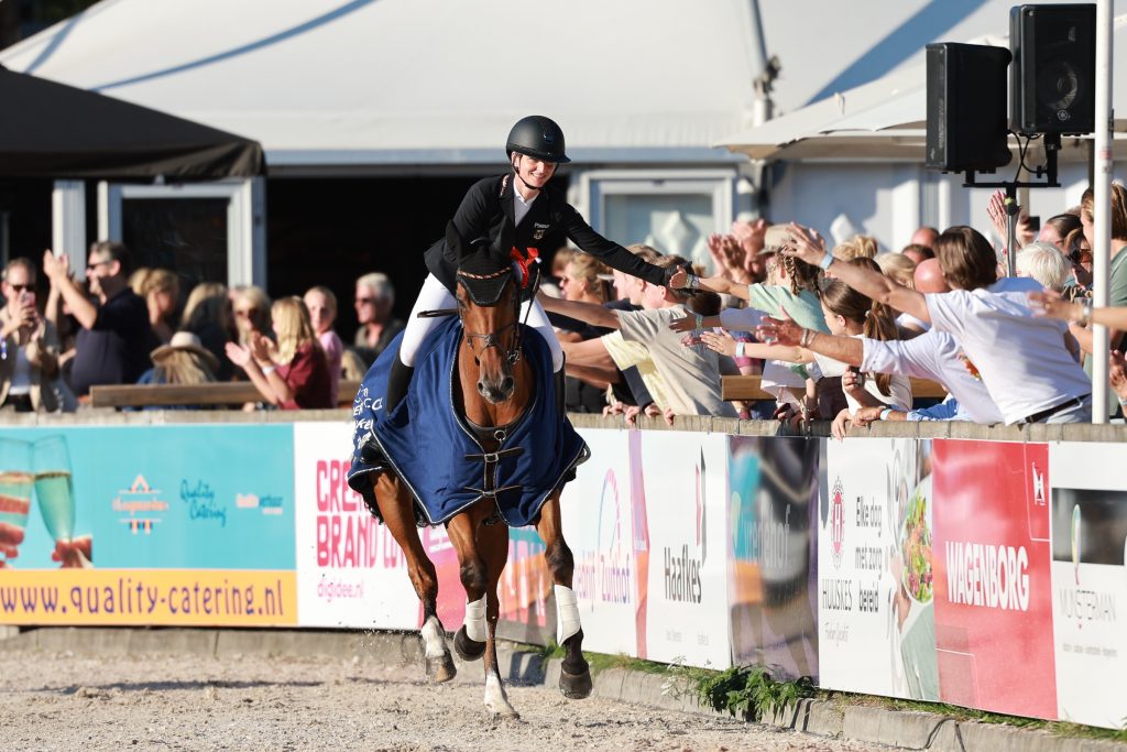 Julia Krajewski schreibt Geschichte in Boekelo - Team Deutschland auf Platz 2 im Nations Cup Finale